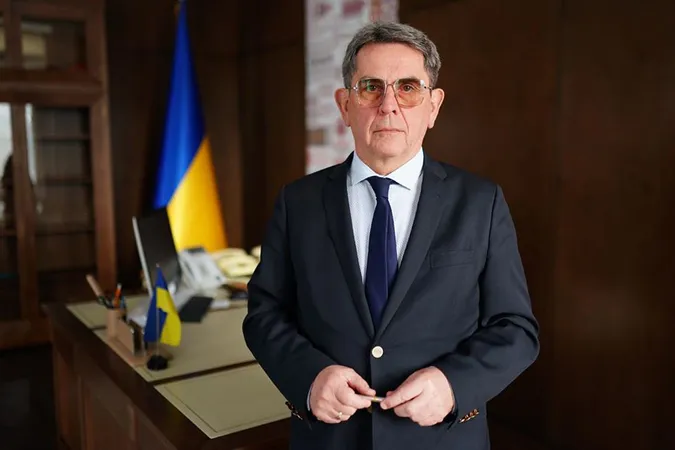 Працювати мають лише аптеки і продуктові магазини, – очільник МОЗу