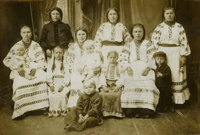 Показали, як колись одягалися волиняни (фото)