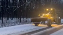 Волинь замело – дороги чистять вдень і вночі (відео)