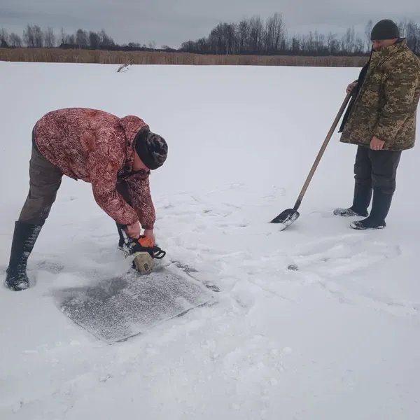 Під кригою Шацьких озер назріває небезпека: у чому причина (фото)