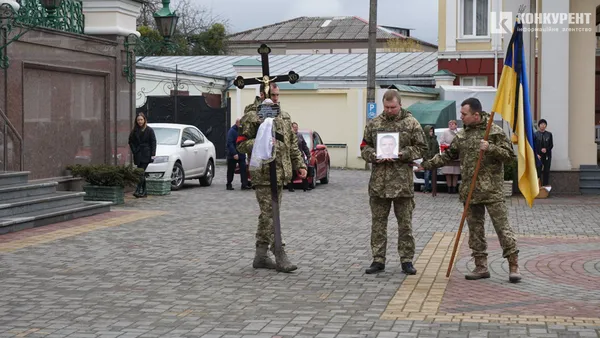 Напередодні Великодня у Луцьку прощалися з Героєм, згадуючи Ісуса (фото, відео)