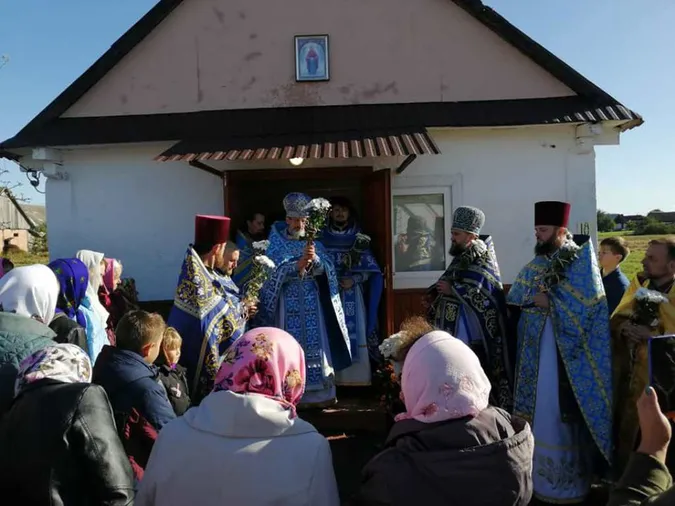 На Волині громада «московського патріархату» після «вигнання» облаштувала собі храм (фото)