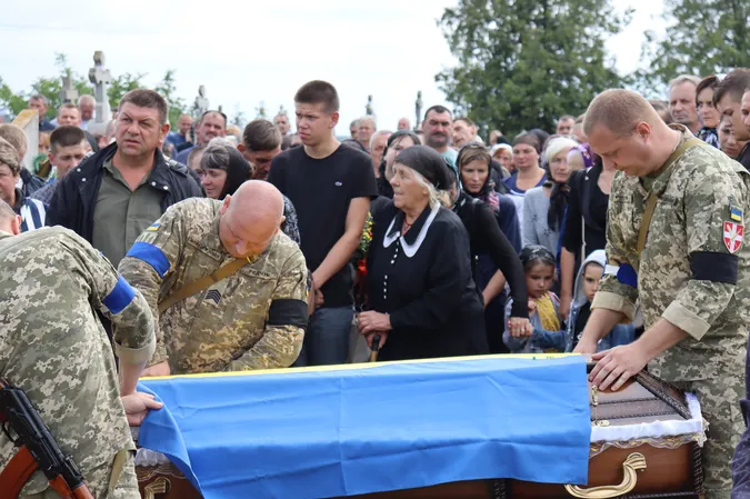 Волинь на колінах проводжала в останню путь воїна Олексія Кунчика (фото, відео)