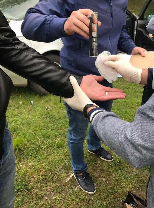 На Волині поліцейського «взяли» на хабарі (фото)