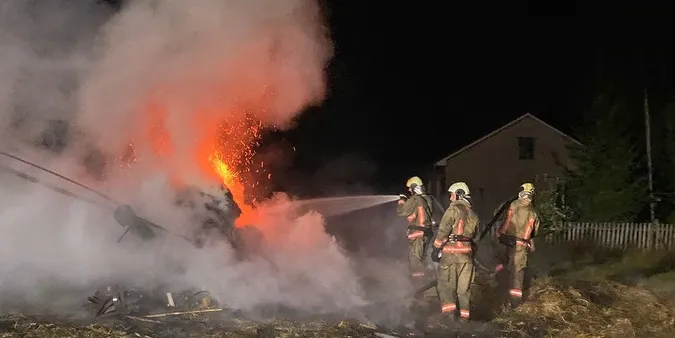 На Волині невідомий вночі підпалив хлів з конем (фото)