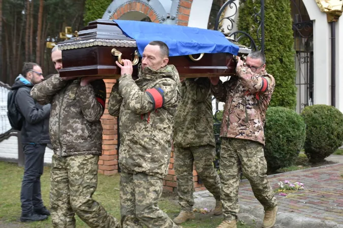 У Дачному поховали загиблого на війні Героя Олександра Філіпчука (фото)