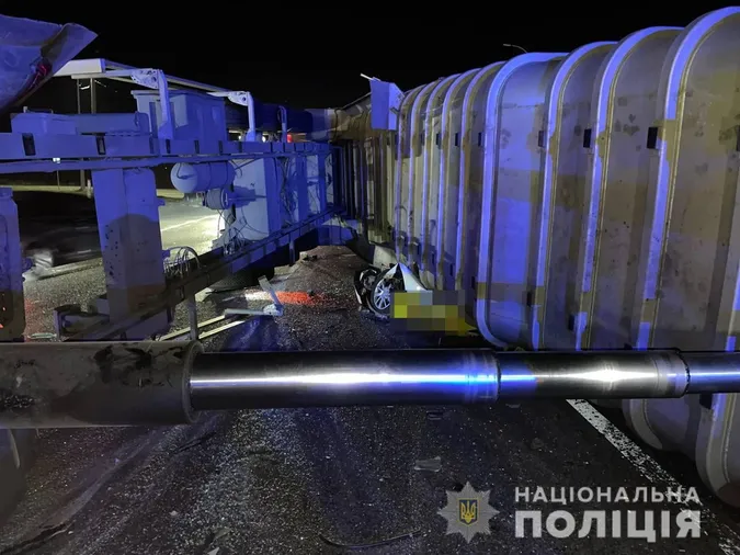 Розчавило бабусю та 3-річну внучку: в Харкові сталася моторошна ДТП (фото)