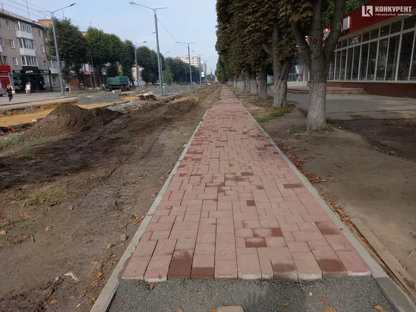 Заасфальтували нові відрізки дороги: що коїться на проспекті Волі у Луцьку (фото)