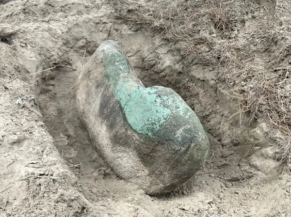 У Дніпрі місцеві смажили шашлики на історичній пам'ятці (фото)
