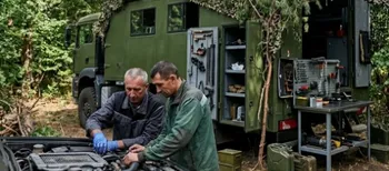 «Автомобіль треба відчувати»: як механік волинських нацгвардійців «лікує» військову техніку