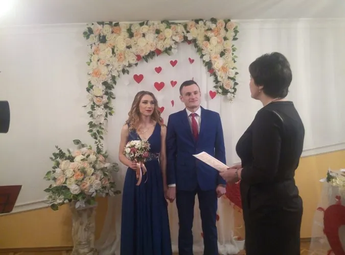Розповіли, скільки пар одружились у Луцьку в День святого Валентина (фото)