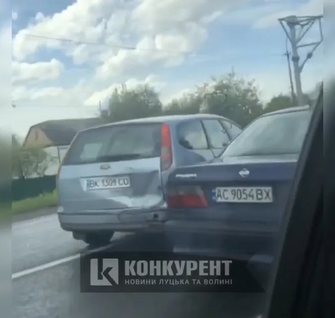 У Сирниках зіткнулися три автівки (відео)