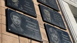На фасаді Нововолинського ліцею з'явилися меморіальні дошки Героям Олексію Мітяйкіну та Богдану Павлову (фото)