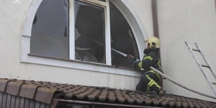 У Луцьку через залишену без нагляду праску спалахнув приватний будинок (фото)