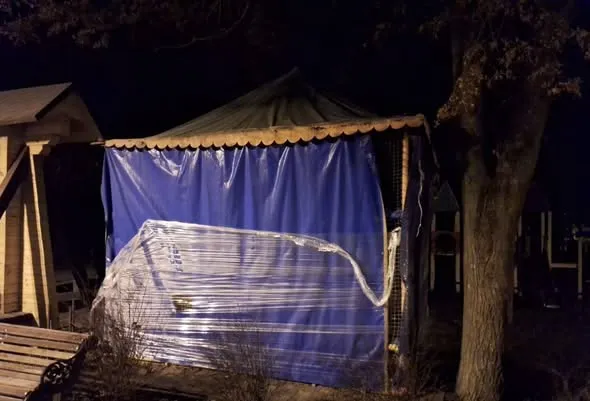 У луцькому парку демонтували дитячий атракціон (фото)
