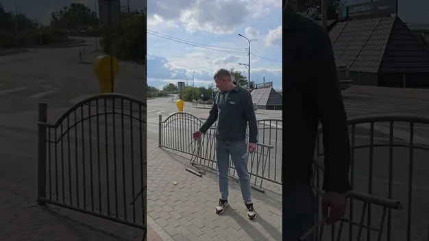 У Луцьку хочуть відмовитися від металевих парканів уздовж доріг: що пропонують натомість (відео)