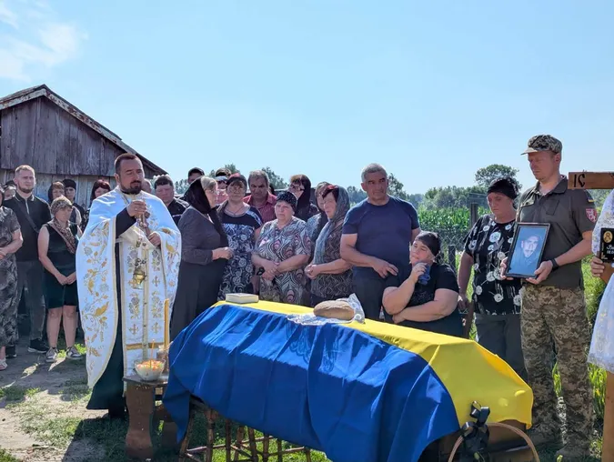 Через два роки після загибелі на Волині поховали воїна Петра Більчука (фото)