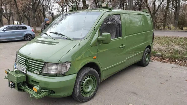 Волинянин у Польщі модернізував «мерседес» для бойових медиків 14 бригади (відео)
