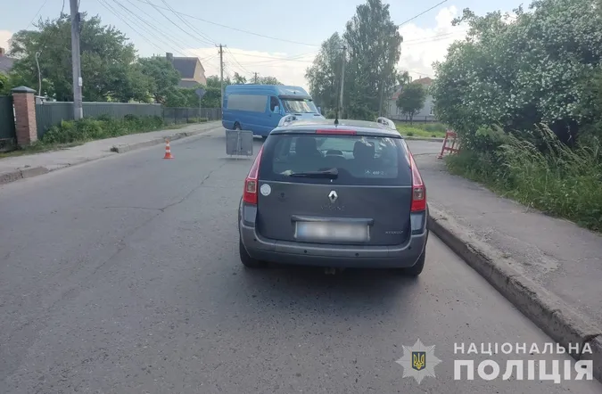 У Ковелі авто збило двох людей на тротуарі (фото)