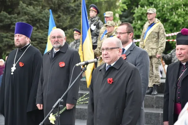 У Луцьку вшанували пам'ять жертв Другої світової війни (фото)