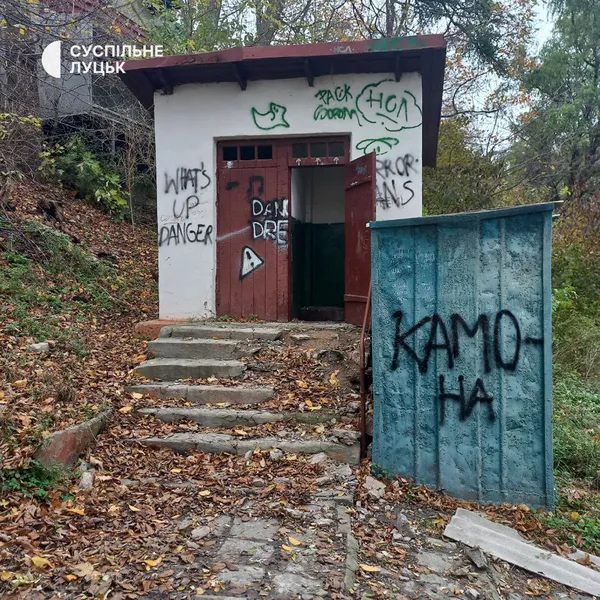 Дитяча залізниця у Луцьку продовжує розвалюватись (фото)