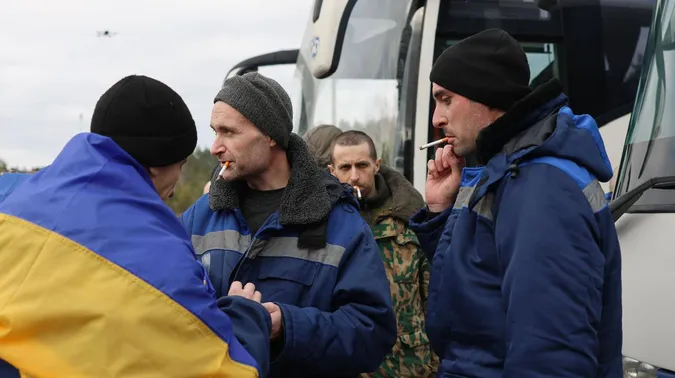 Ще 300 українських воїнів повернулися з ворожого полону додому