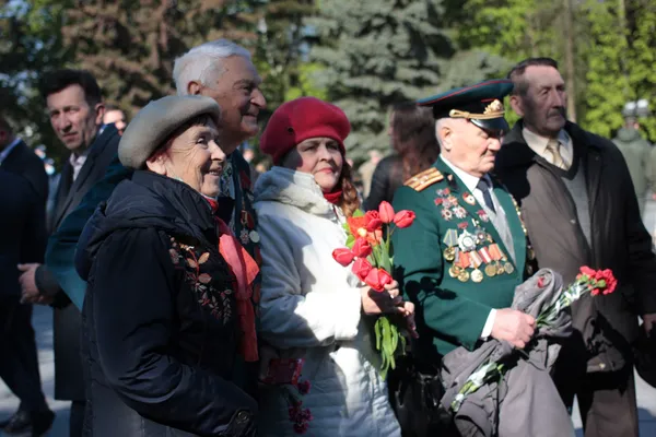 Квіти, пісні та ветерани: у Луцьку відзначили День перемоги (фото)