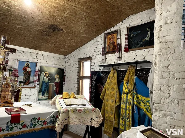 На Волині відроджують храм, у стіні якого застряг снаряд (фото)