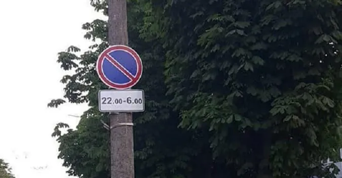 У Луцьку на Відродження  встановили нові знаки (фото, відео)