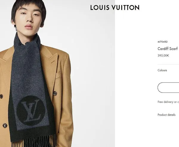 Недешеві покупочки: «Паша Мерседес» «засвітив» шарф Louis Vuitton, iPhone 14 та дорогий годинник (фото)