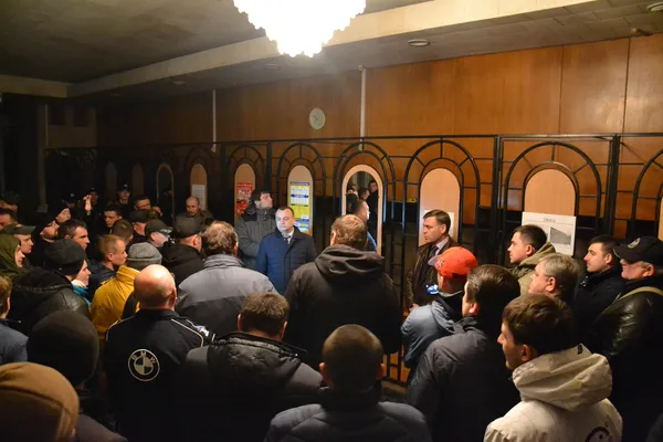 Волинську ОДА заполонили активісти: Гунчик телефонує в Київ (фото, відео)
