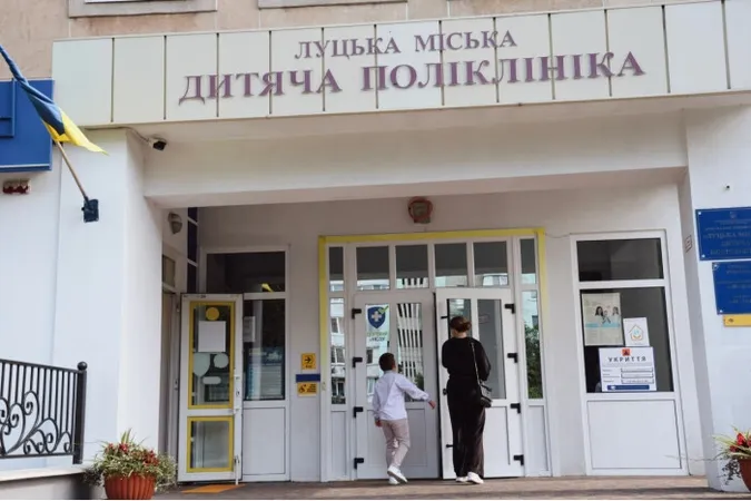 1300 маленьких пацієнтів щодня: що планують змінити у дитячій поліклініці Луцька