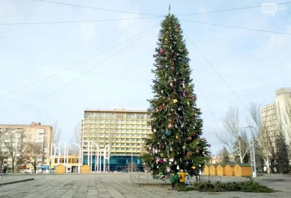 Цього року в Запоріжжі штучна ялинка