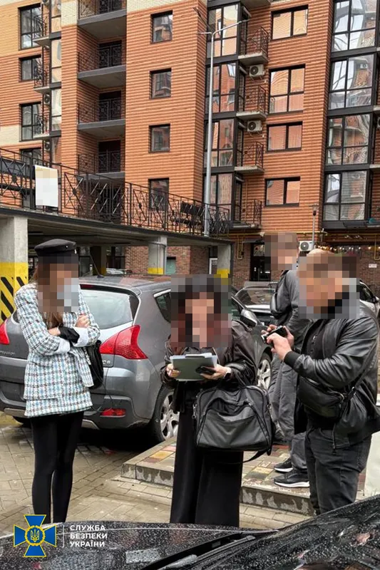 У Луцьку адвокатка організувала схему для виїзду ухилянтів (фото)