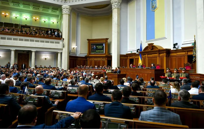 Указ про розпуск Ради набув чинності