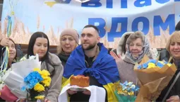 Після трирічної неволі: у Луцьку зустріли звільненого з полону морпіха Владислава Григорчука (відео)
