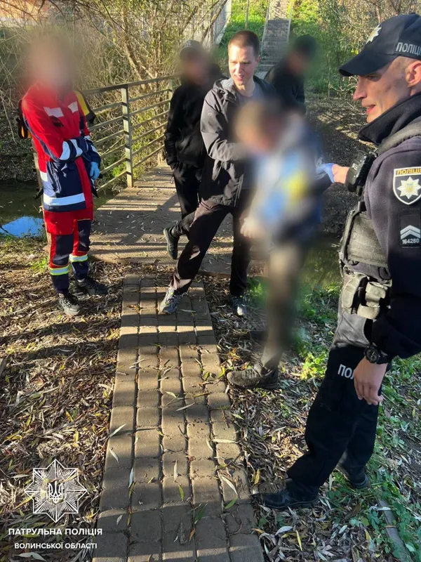 У Луцьку патрульний у позаслужбовий час врятував життя чоловіку (фото)