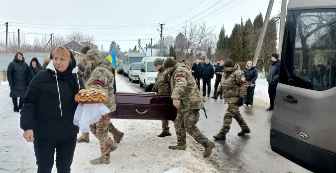 У громаді на Волині попрощалися з Героєм Денисом Деркачем (фото)