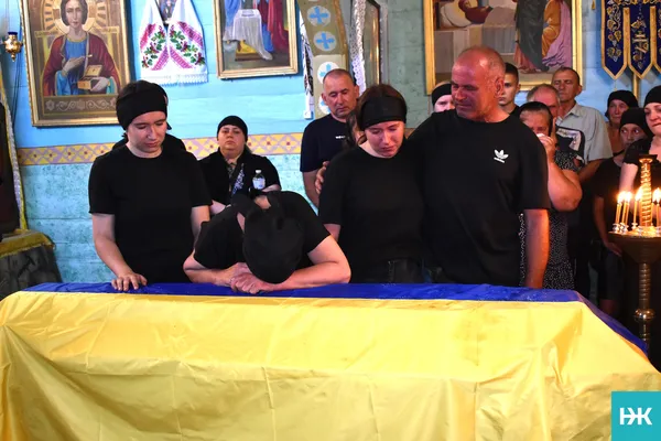 Замість весільного – коровай на похороні: на Волині попрощалися з воїном Володимиром Черевком (фото, відео)