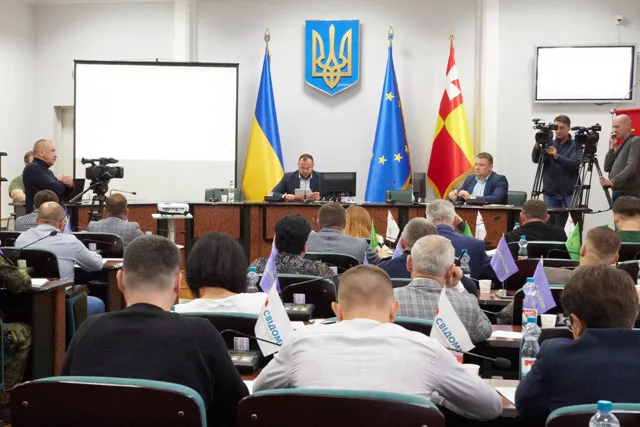 Вперше за час війни депутати Луцькради зібралися у залі: як минула сесія (фото)