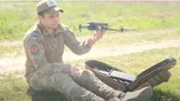 «Крабик» із волинської «сотки» керує безпілотниками, хоч втратив пальці на руці (відео)
