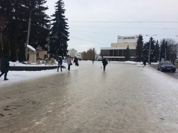 У центрі Луцька стан пішохідних доріг не відрізняється
