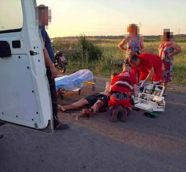 Мотоциклісту відірвало частину ноги: у Луцькому районі сталася жахлива ДТП (фото, відео 18+)