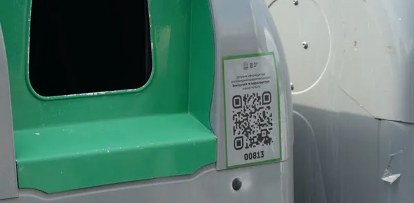 У Львові на контейнерних майданчиках розмістили наліпки з QR-кодами