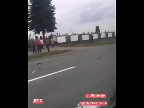 Аварія в Липинах: від зіткнення перекинувся бус (фото,відео)