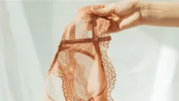 У Хмельницькому можна здати старі жіночі труси, щоб отримати знижку (фото)
