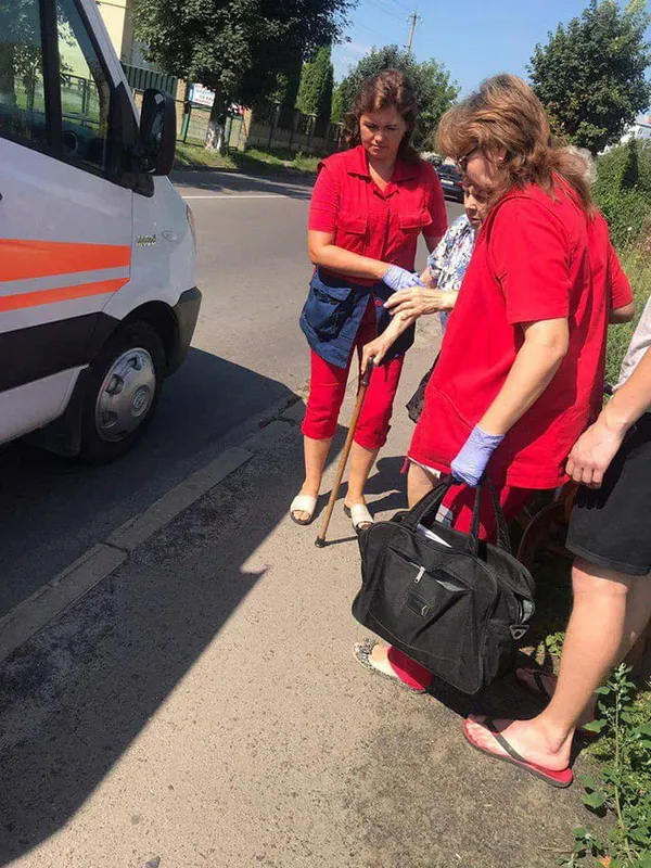 Підозра на інфаркт: лучанка знепритомніла посеред вулиці (фото)