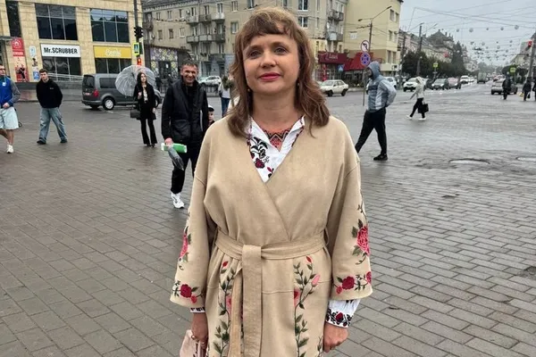 День міста у Луцьку: пів сотні велосипедистів проїхалися центром у вишиванках (фото)