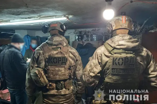 На Волині поліцейські викрили групу наркодилерів та три лабораторії з виготовлення амфетаміну