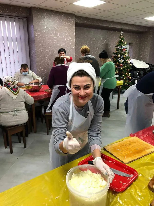 «Олів’є» та вареники: волиняни приготували гостинці для захисників (фото)